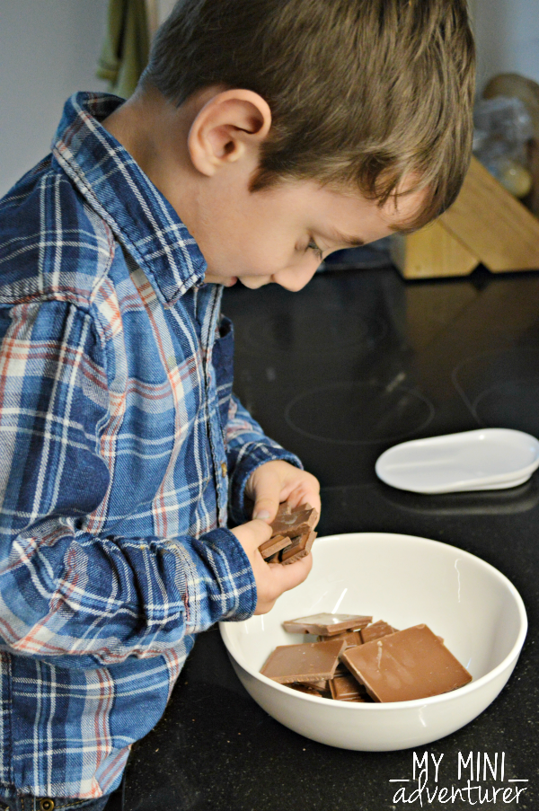 pilgrim-hats-chocolate-breaking