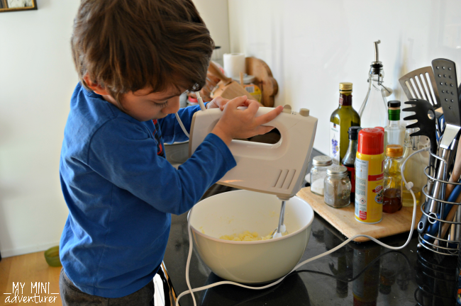 cinnamon roll cookies mixing