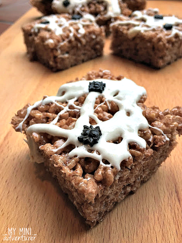 spider web krispie treats close up